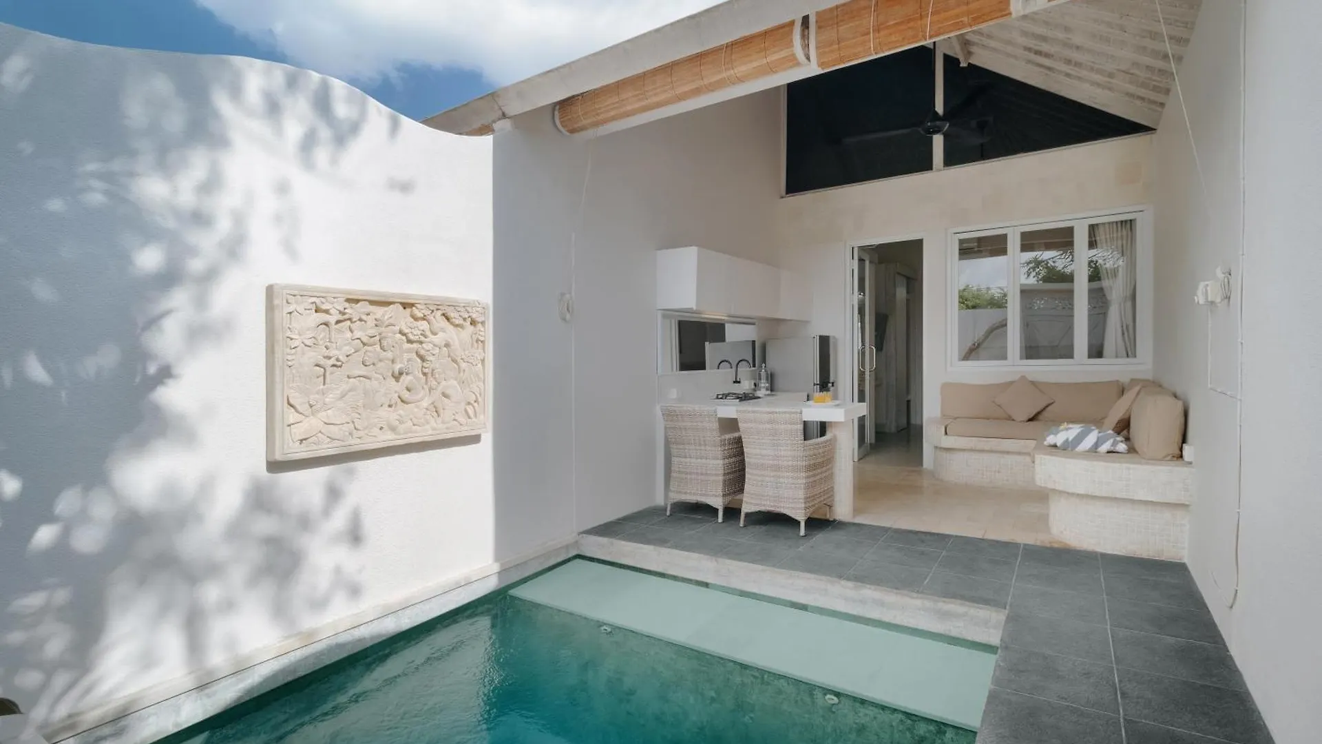 Villa Nakula Suites contacts