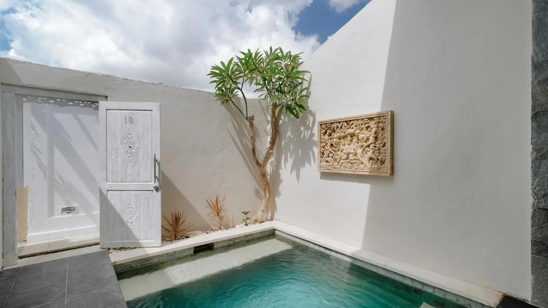 Villa Nakula Suites Legian