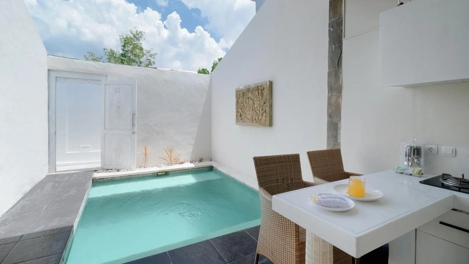 Villa Nakula Suites Legian