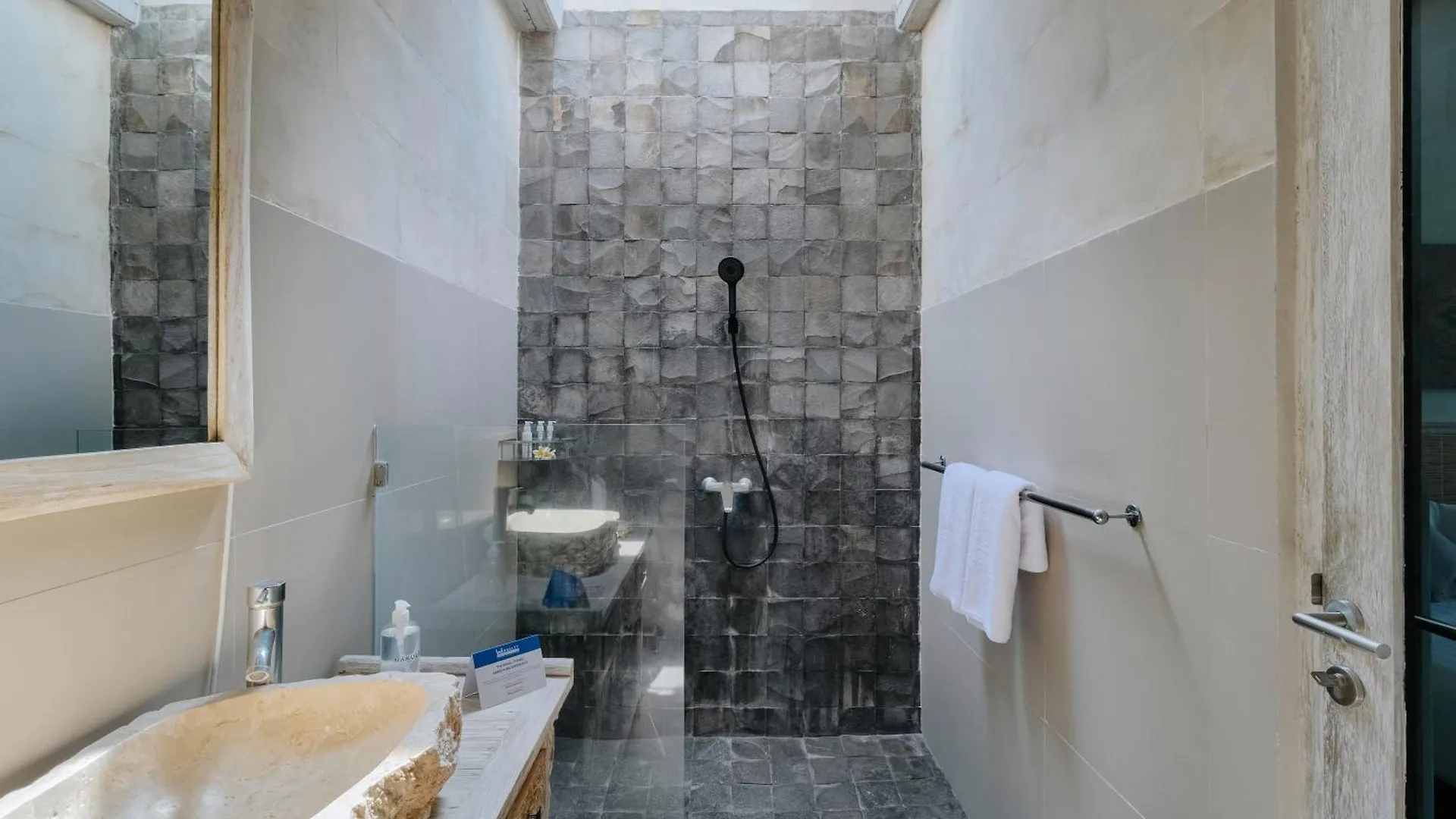 Villa Nakula Suites Legian  0*, Legian (Bali)